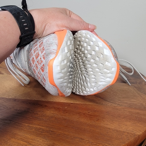 Under Armour UA W FLOW Velociti Wind 2 Multicolor Running Shoes Size 12 - Picture 10 of 17